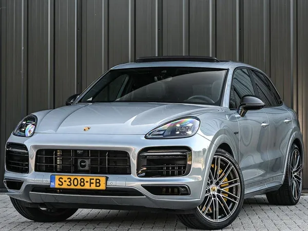 Porsche Cayenne (2023) — foto 1
