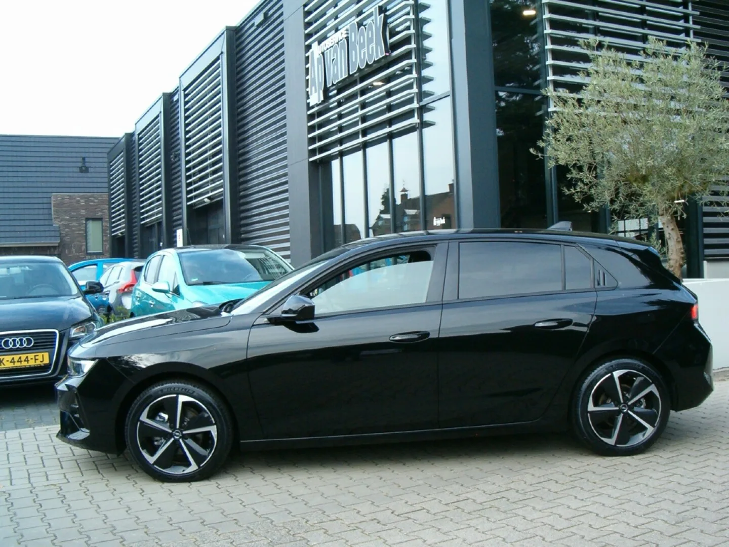Opel Astra (2024) — foto 1