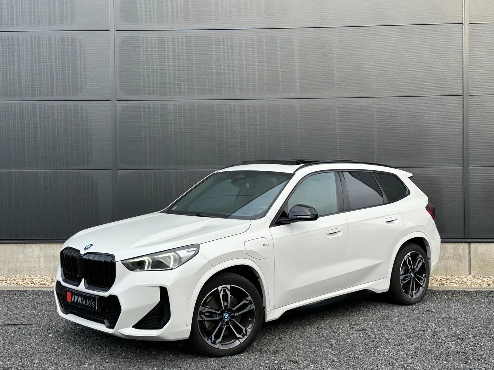 BMW X1 (2023) — foto 1