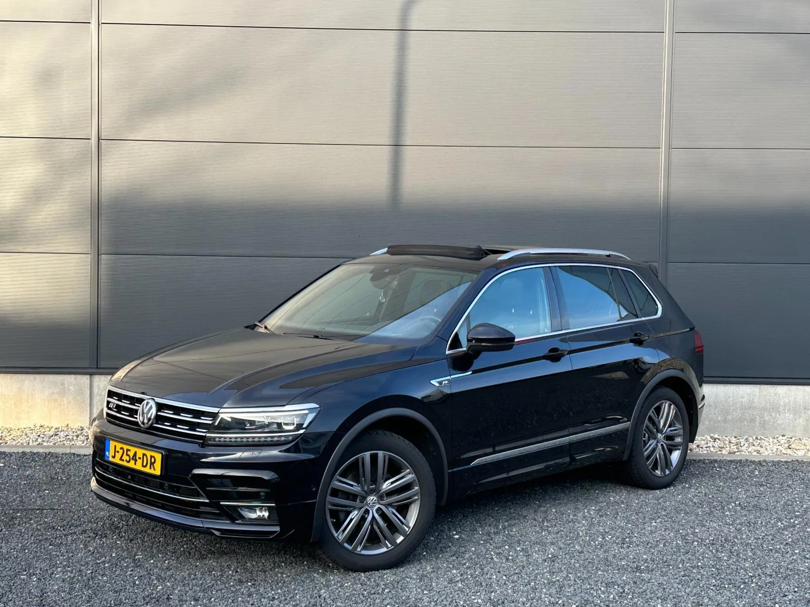 Volkswagen Tiguan (2018) — foto 1