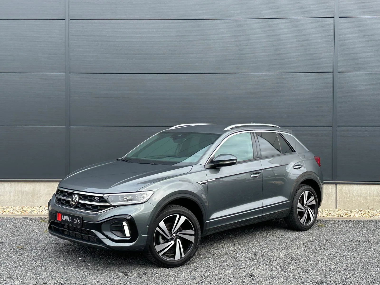 Volkswagen T-Roc (2025) — foto 1