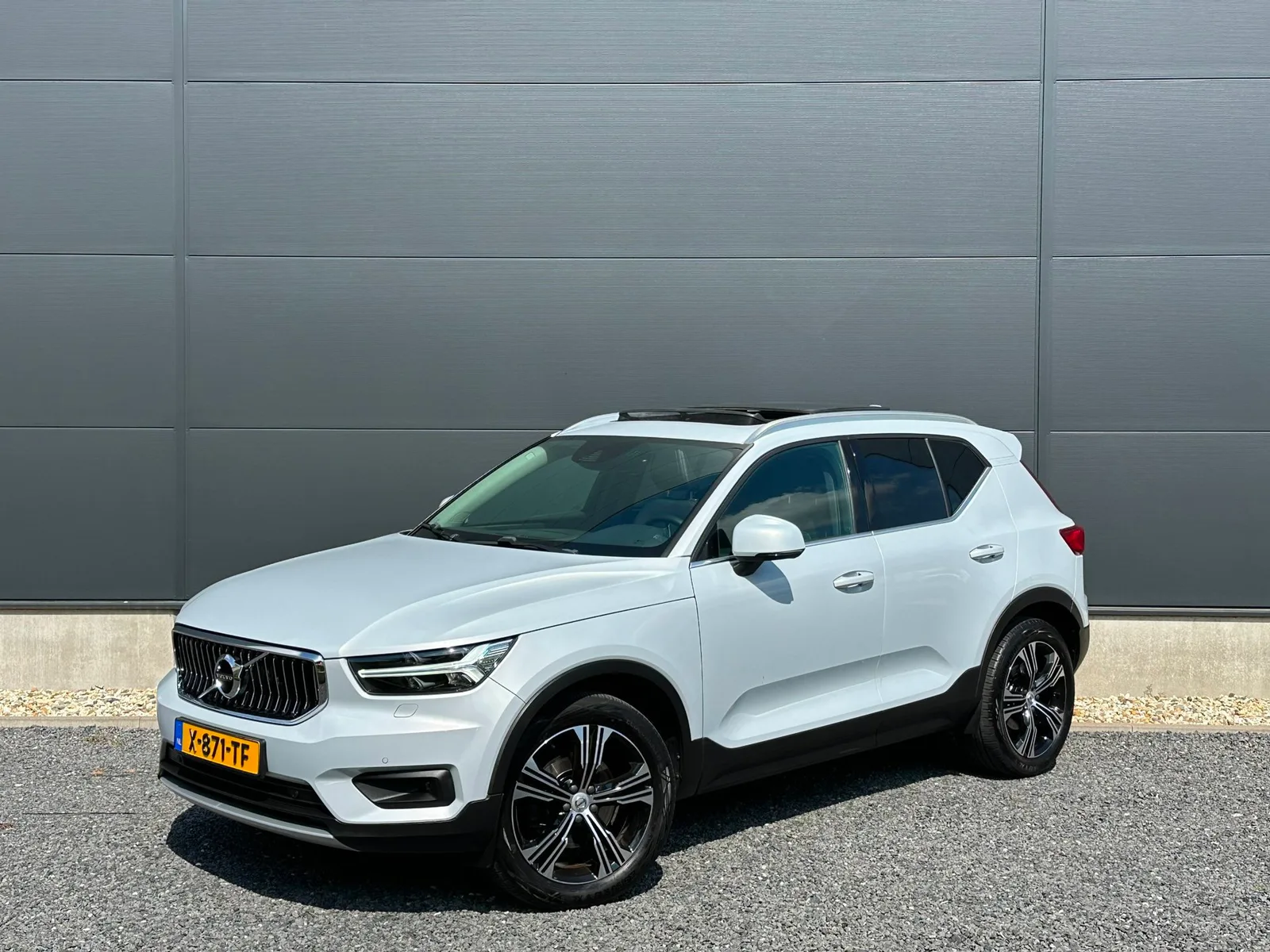 Volvo XC40 (2019) — foto 1