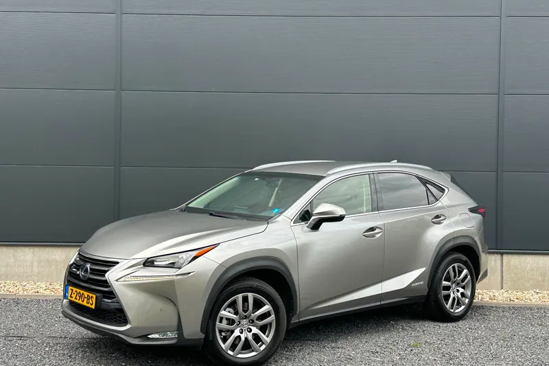 Lexus NX (2017)