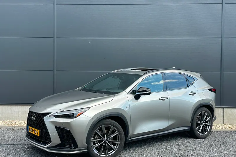 Lexus NX (2024)