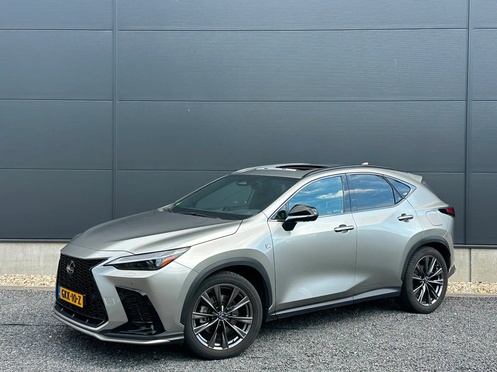 Lexus NX (2024) — foto 1