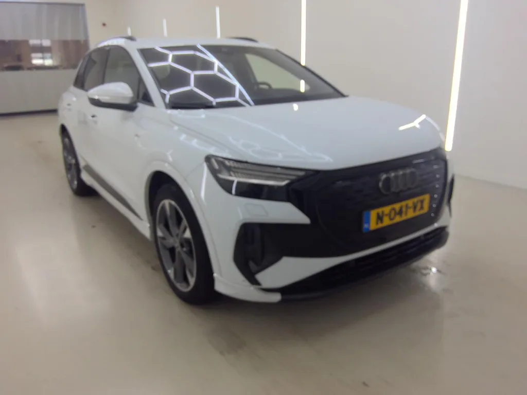 Audi Q4 e-tron (2021) — foto 1