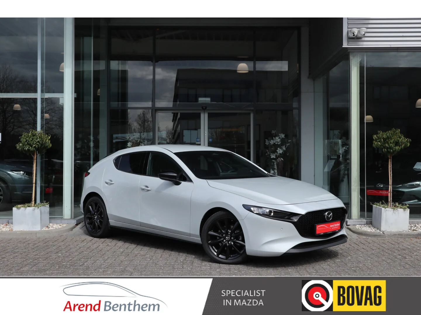 Mazda 3 (2024) — foto 1