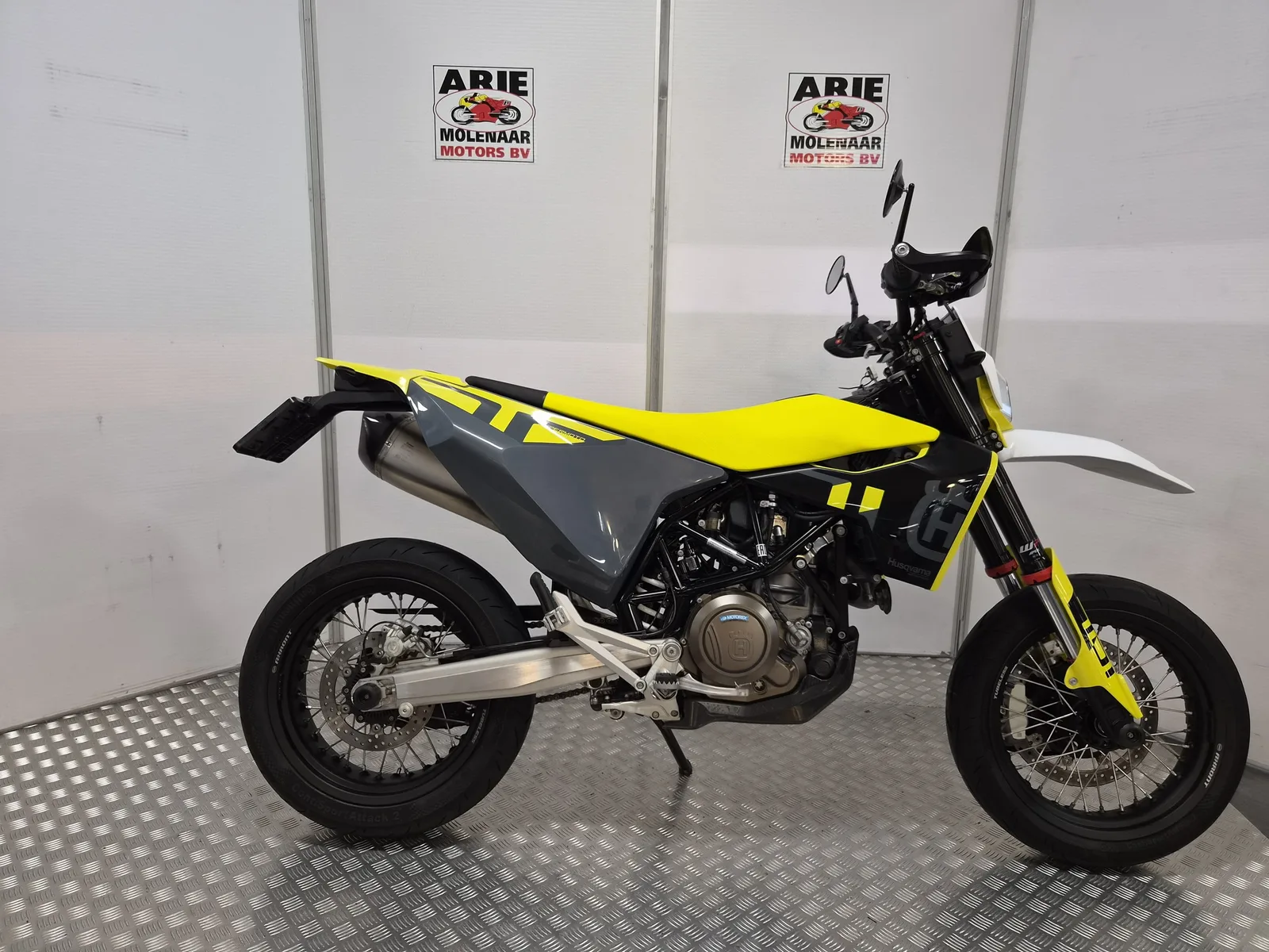 Husqvarna 701 Supermoto (2024) — foto 1