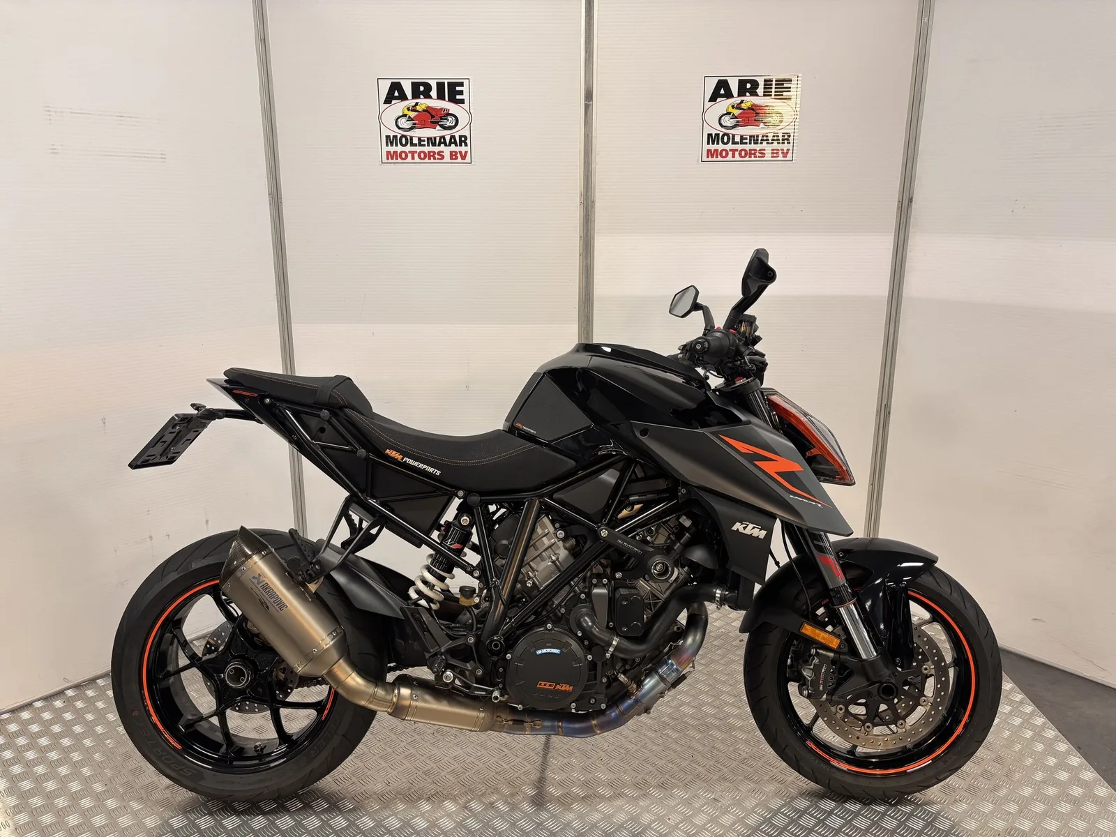 KTM 1290 SuperDuke R (2018) — foto 1