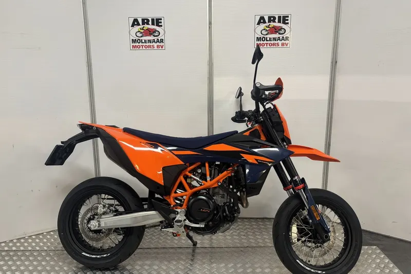 KTM 690 SMC R (2026)
