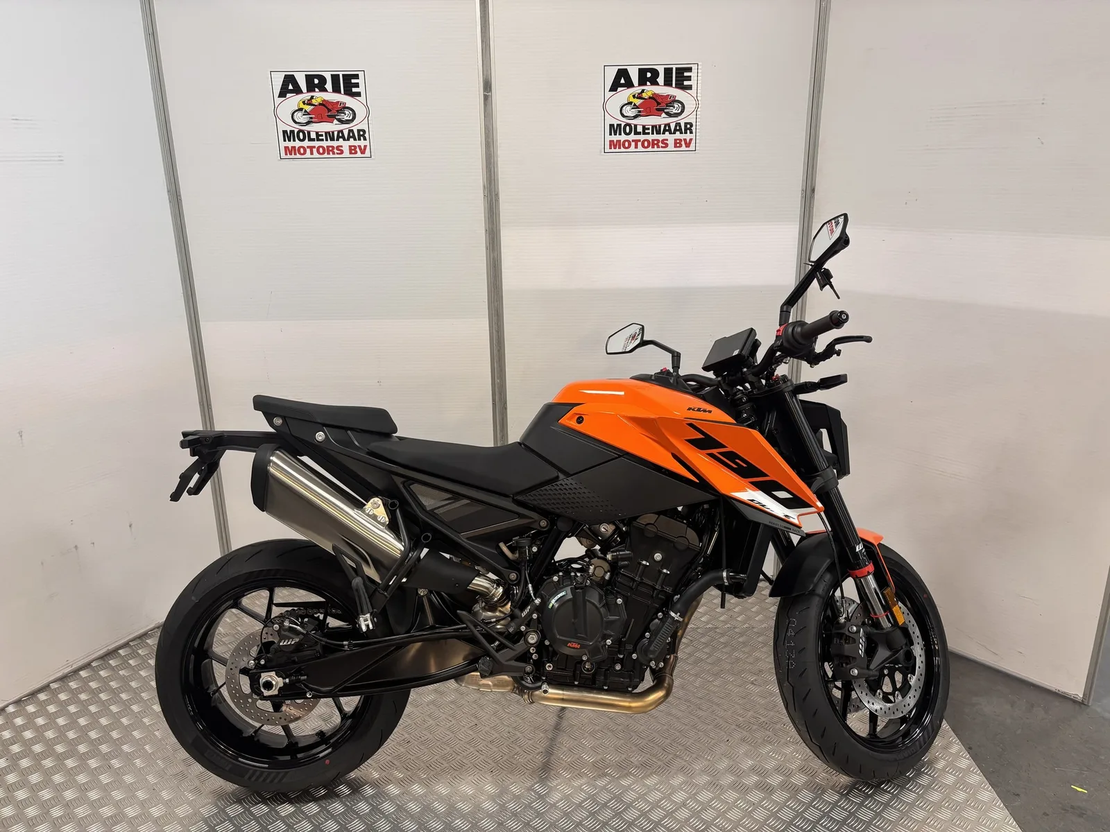 KTM 790 Duke L (2027) — foto 1