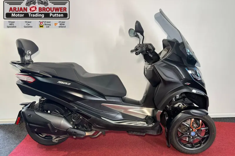 Piaggio MP3 500 (2023)