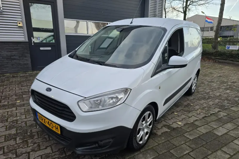Ford Transit Courier (2017)