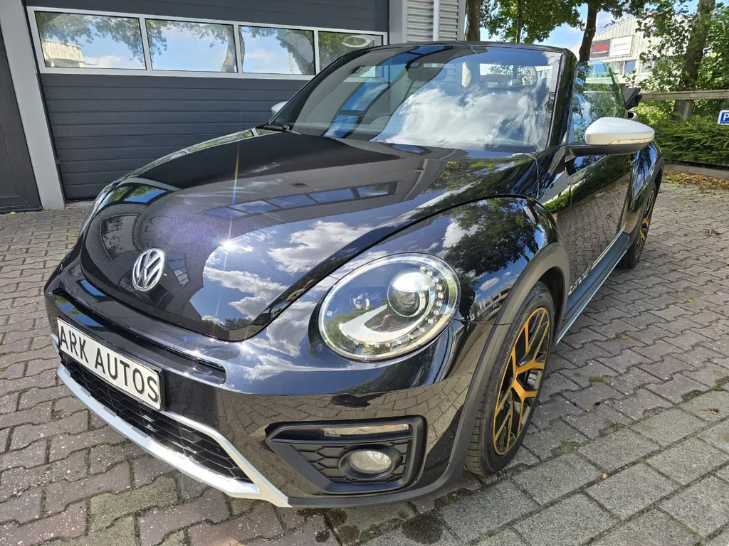 Volkswagen Beetle Cabrio (2017) — foto 1