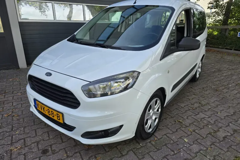 Ford Tourneo Courier (2017)