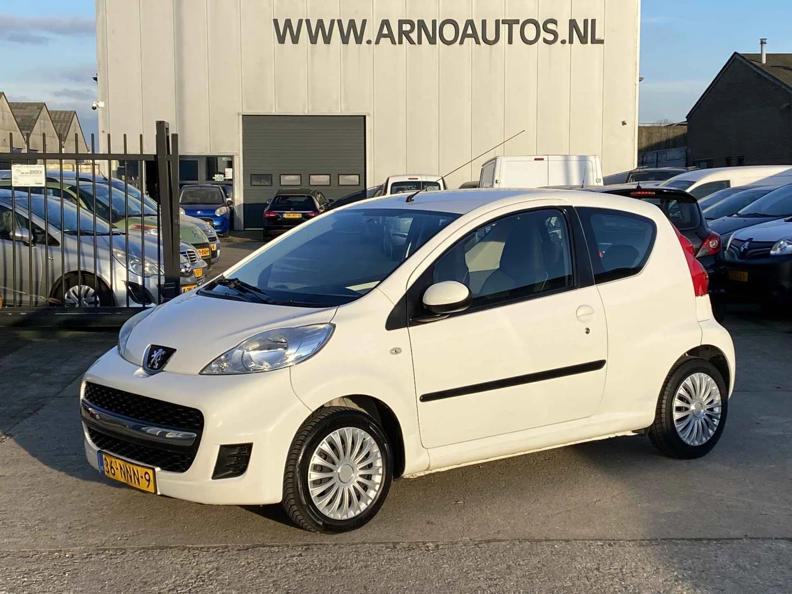 Peugeot 107 (2010) — foto 1