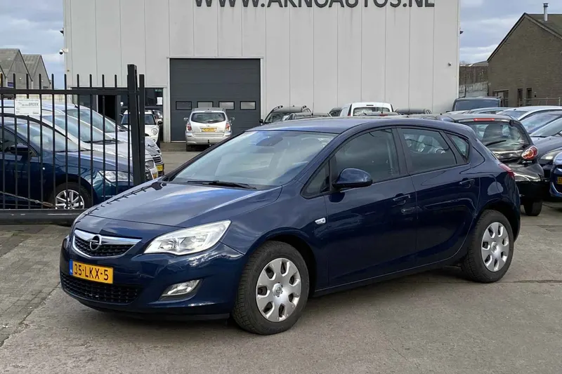 Opel Astra (2010)