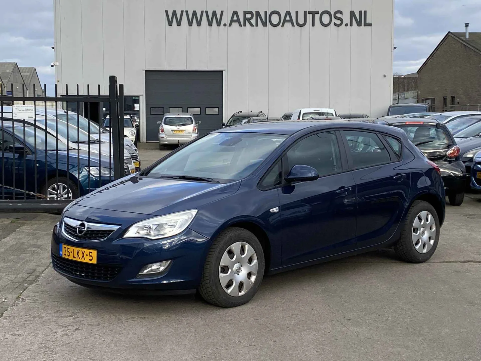Opel Astra (2010) — foto 1
