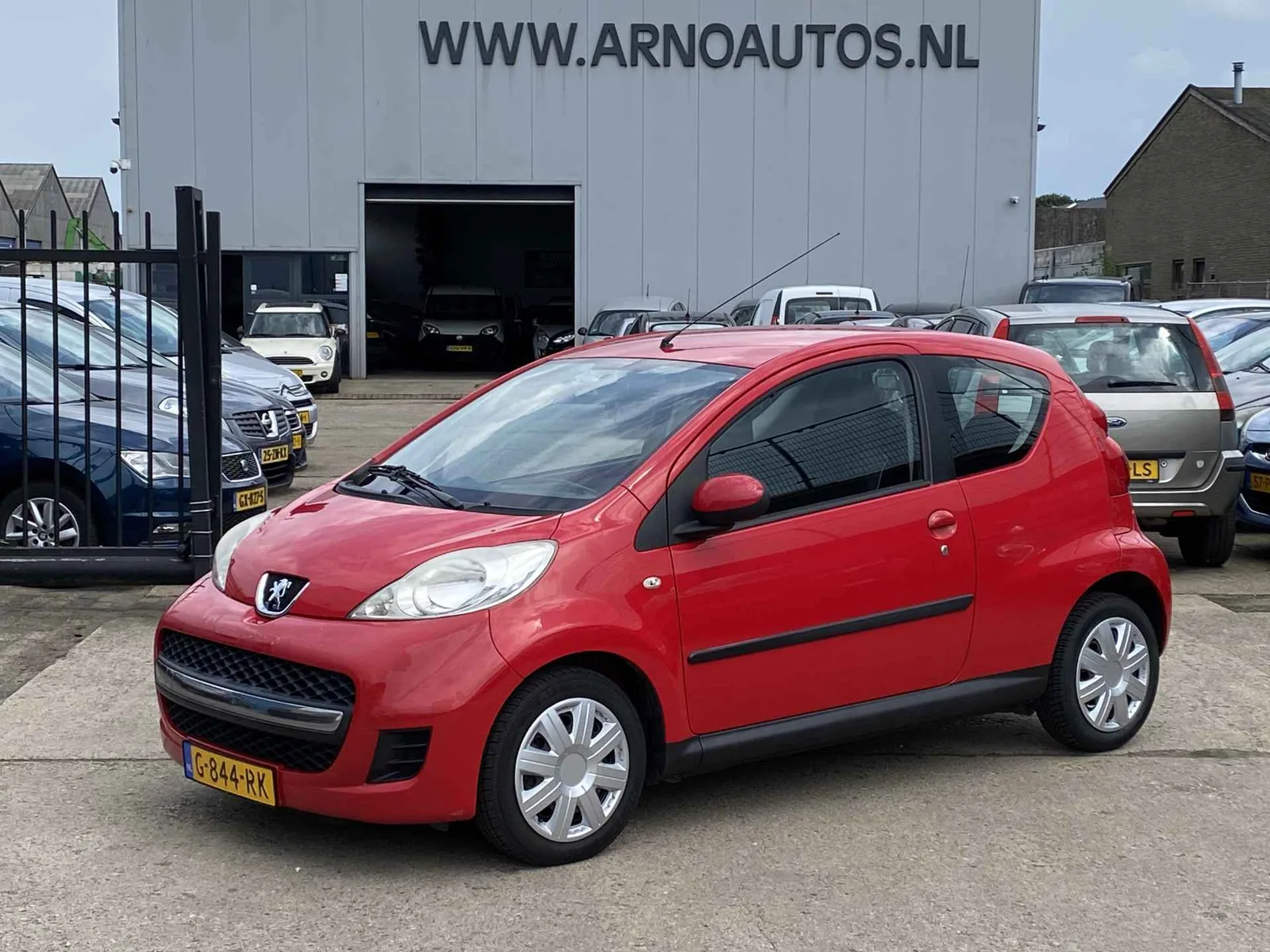 Peugeot 107 (2011) — foto 1