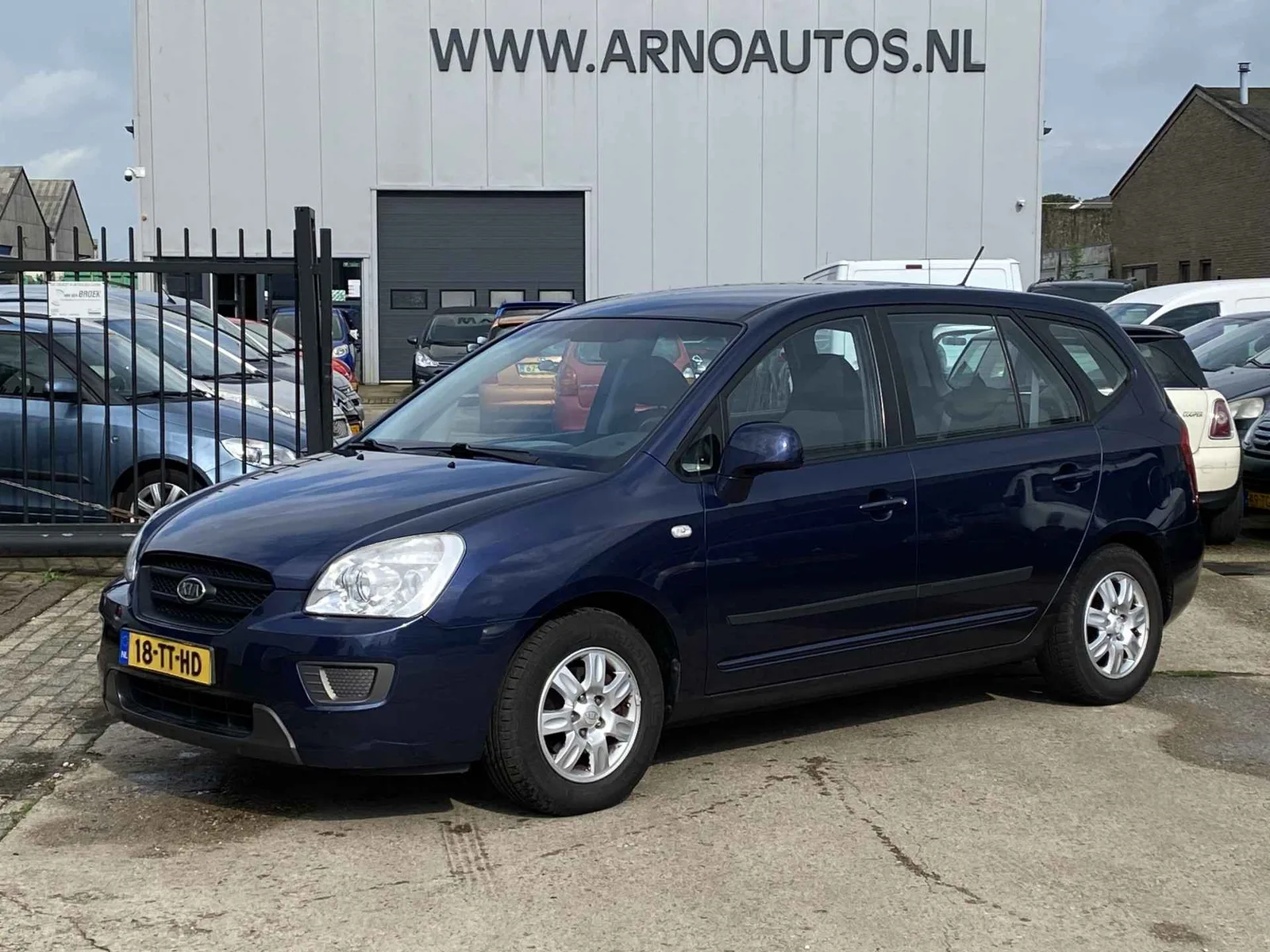 Kia Carens (2007) — foto 1