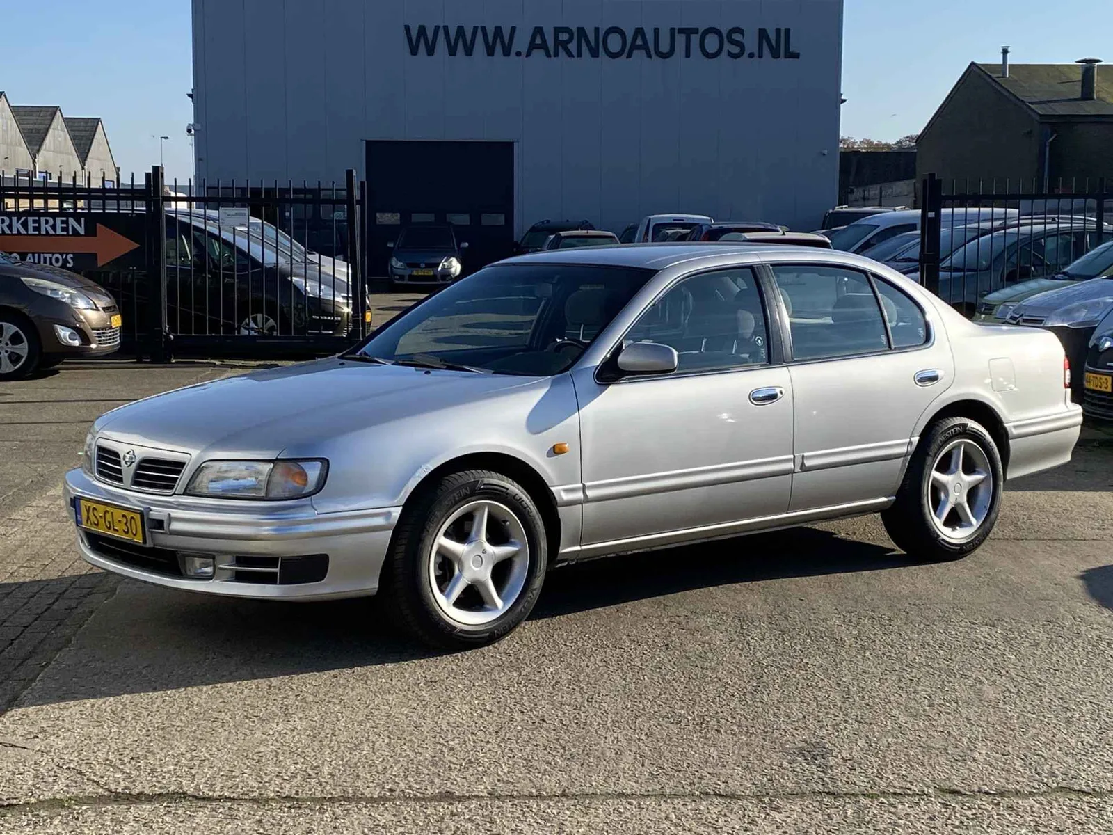 Nissan Maxima QX (1999) — foto 1