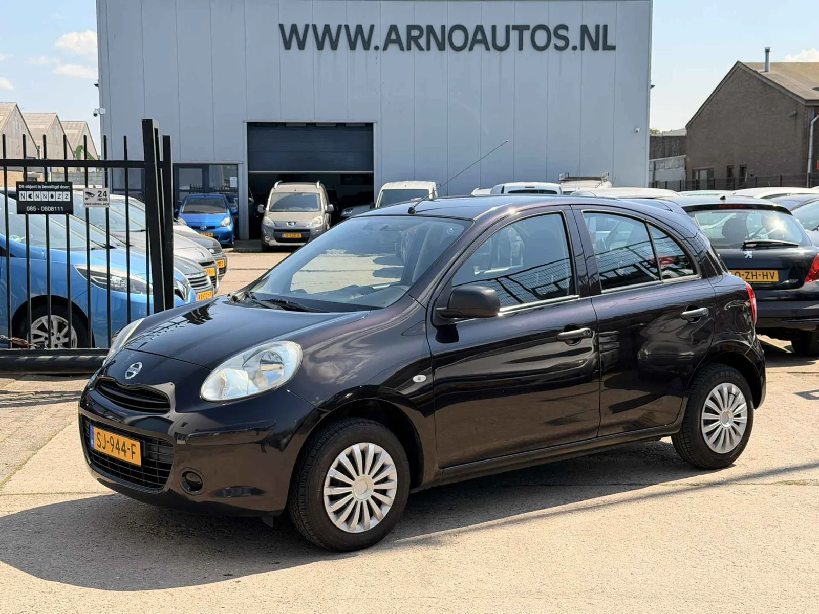 Nissan Micra (2011) — foto 1