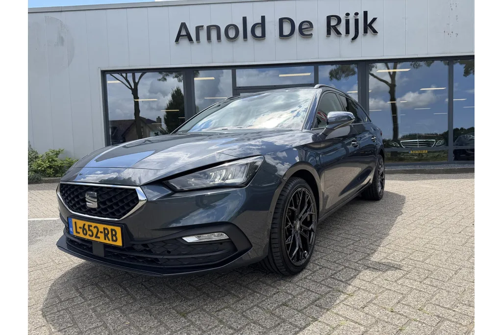 SEAT Leon Sportstourer (2021) — foto 1