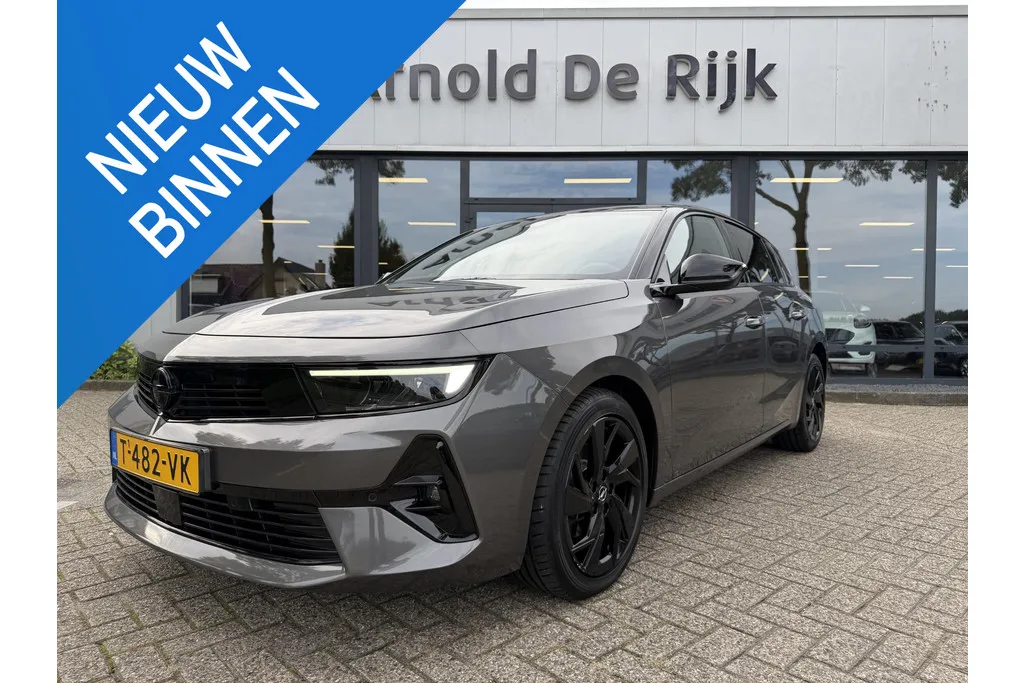 Opel Astra (2022) — foto 1