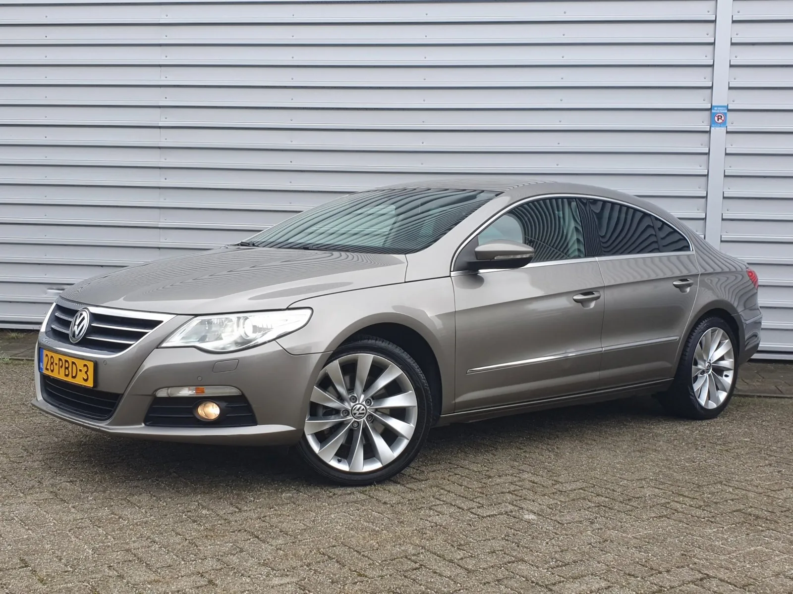 Volkswagen Passat (2011) — foto 1