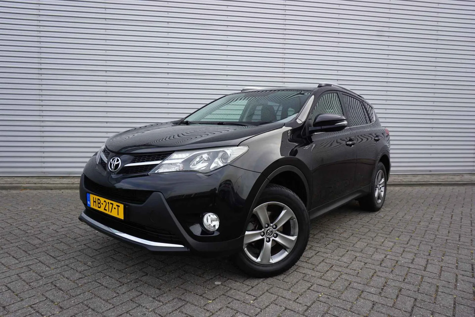 Toyota RAV4 (2015) — foto 1
