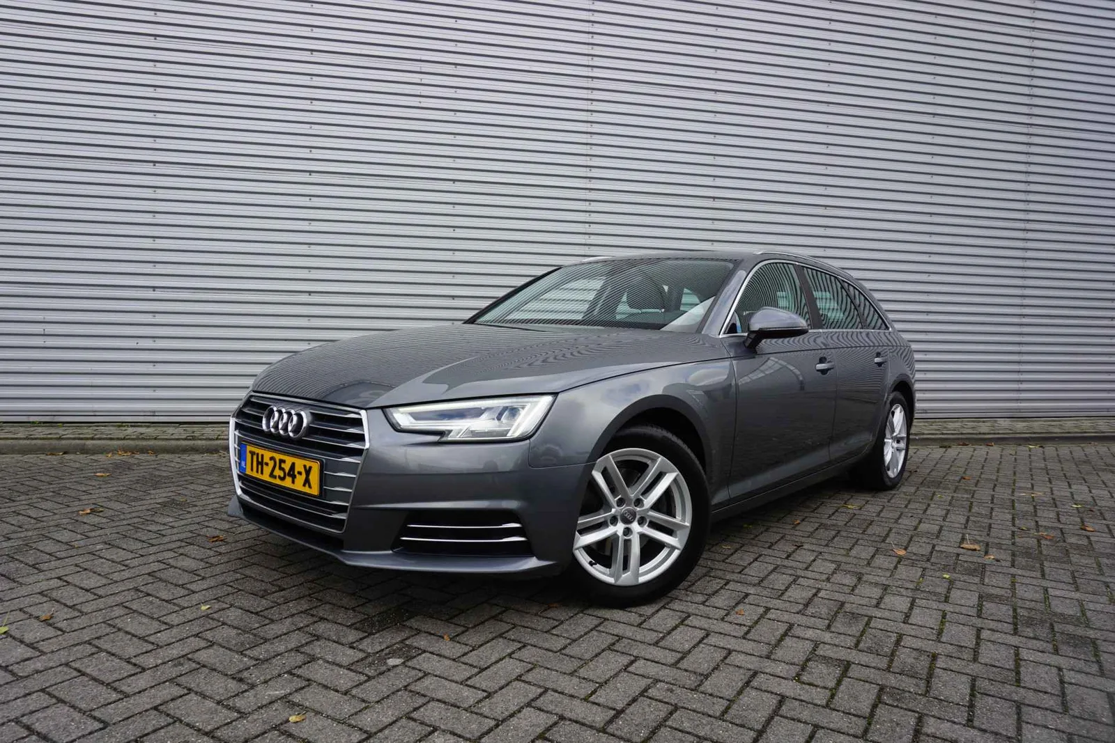 Audi A4 (2018) — foto 1