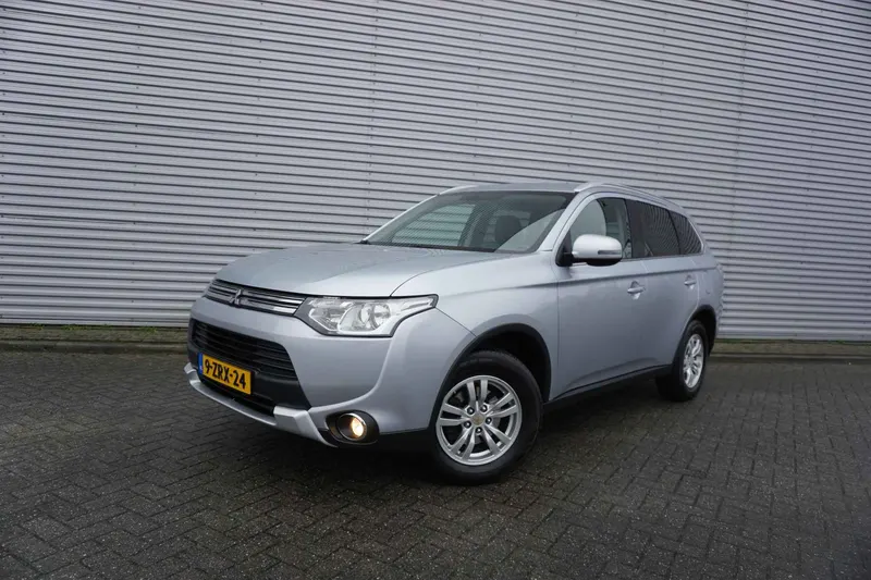 Mitsubishi Outlander (2015)