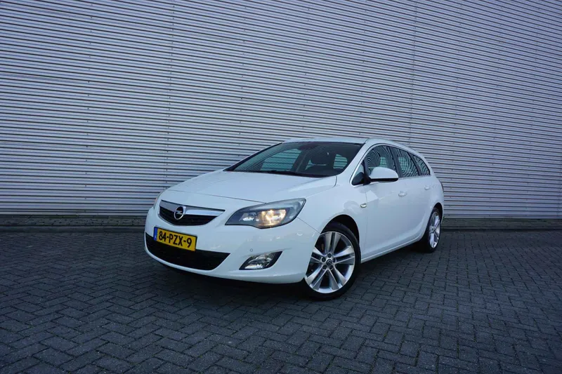 Opel Astra (2011)