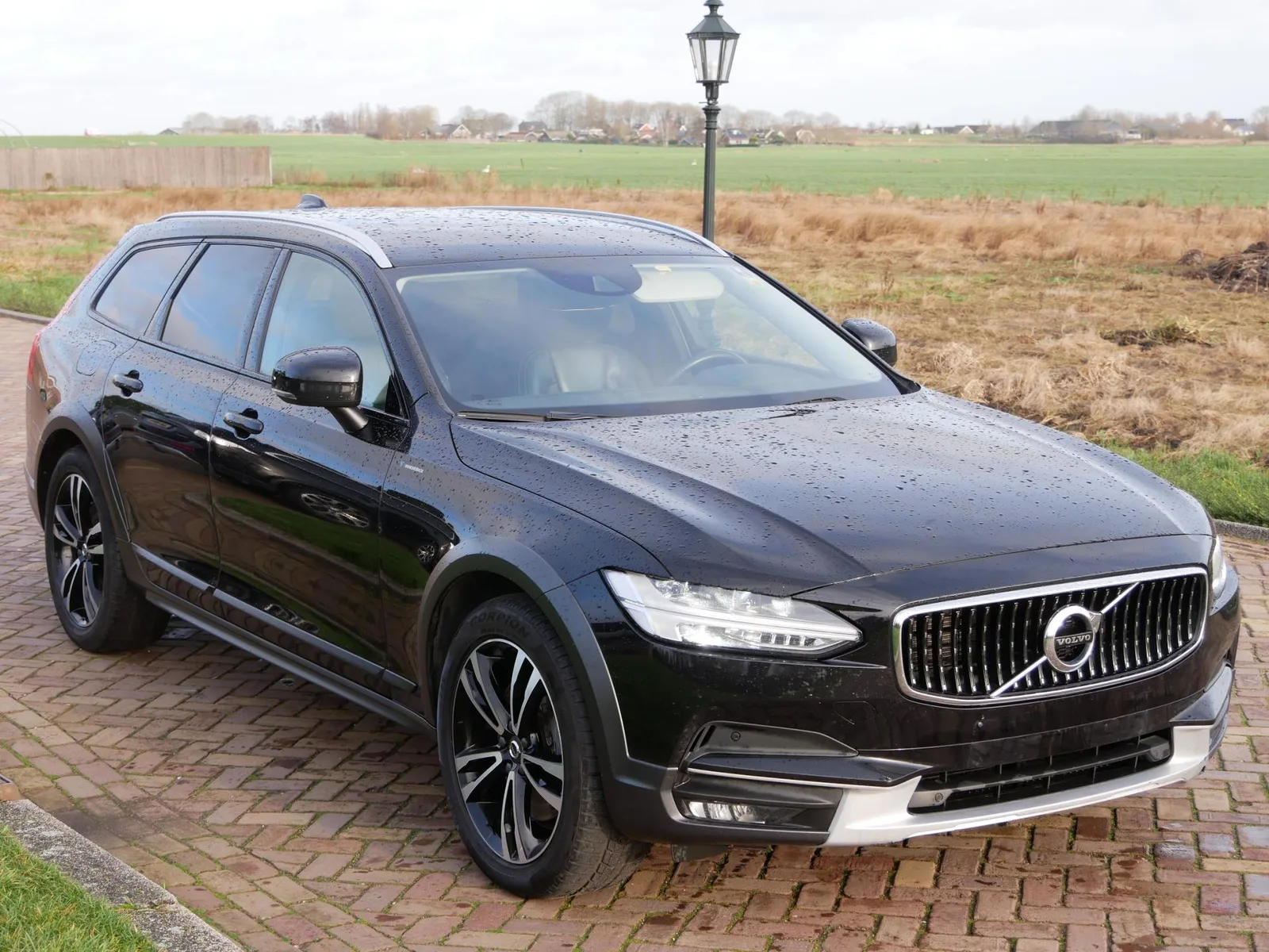 Volvo V90 Cross Country (2018) — foto 1