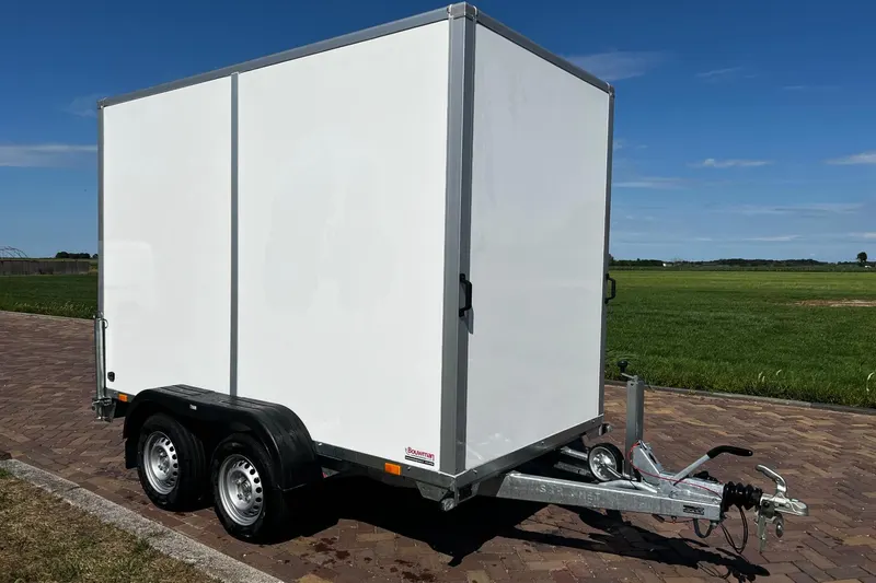 Saris Gesloten aanhangwagen (2024)