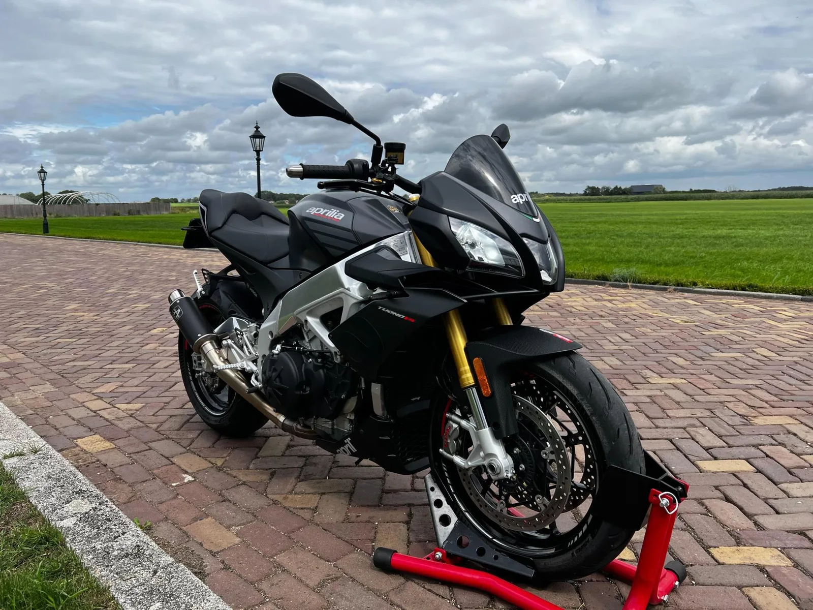 Aprilia Tuono V4 1100 (2020) — foto 1