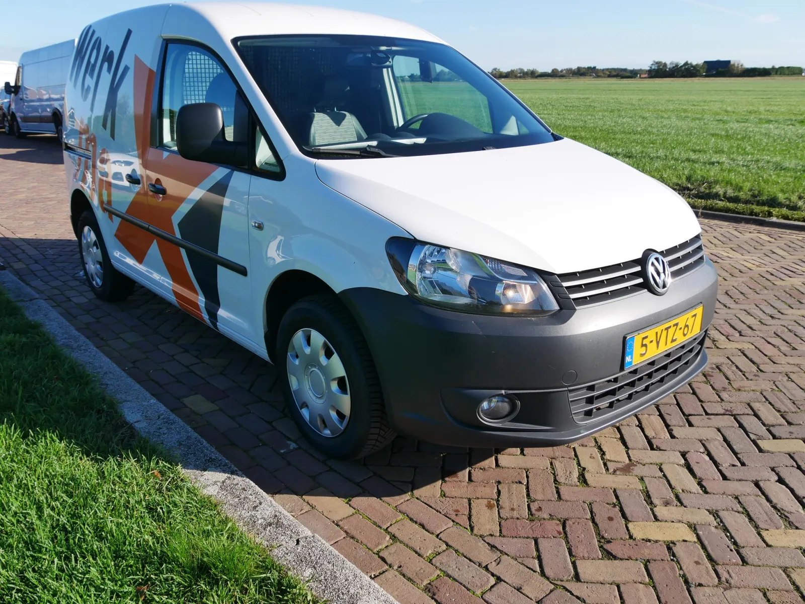 Volkswagen Caddy (2012) — foto 1