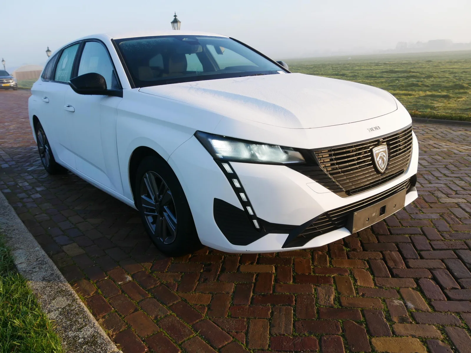 Peugeot 308 (2022) — foto 1
