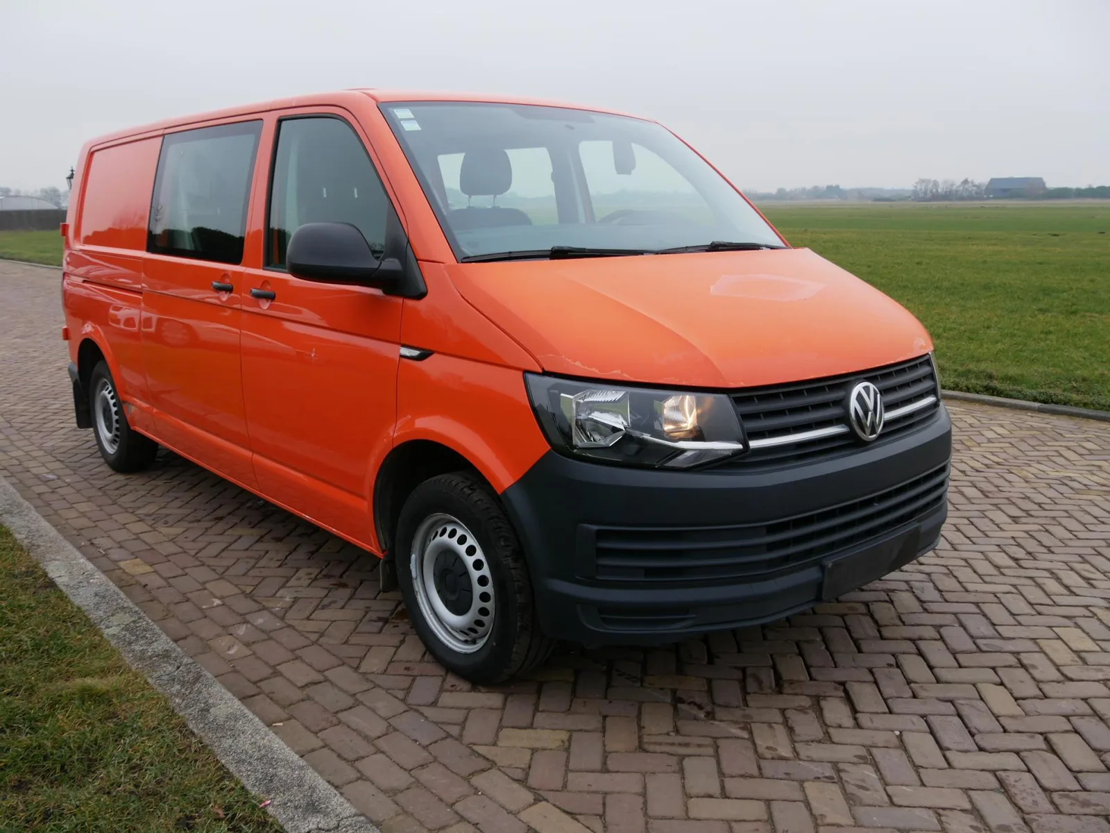 Volkswagen Transporter (2022) — foto 1