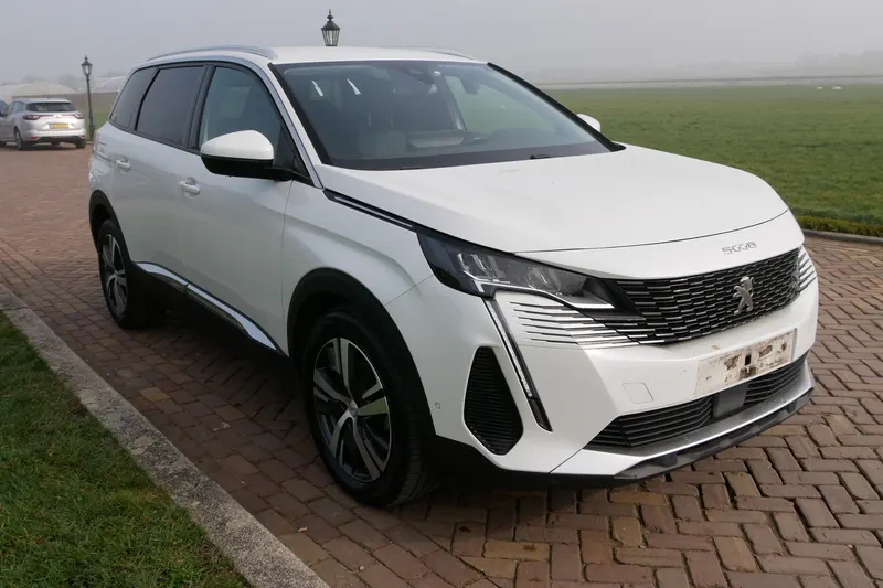 Peugeot 5008 (2021)