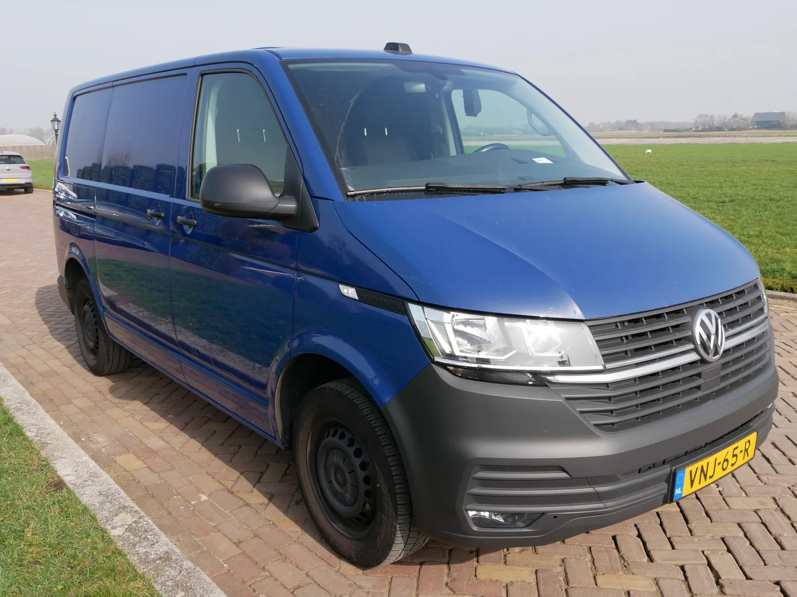 Volkswagen Transporter (2022) — foto 1