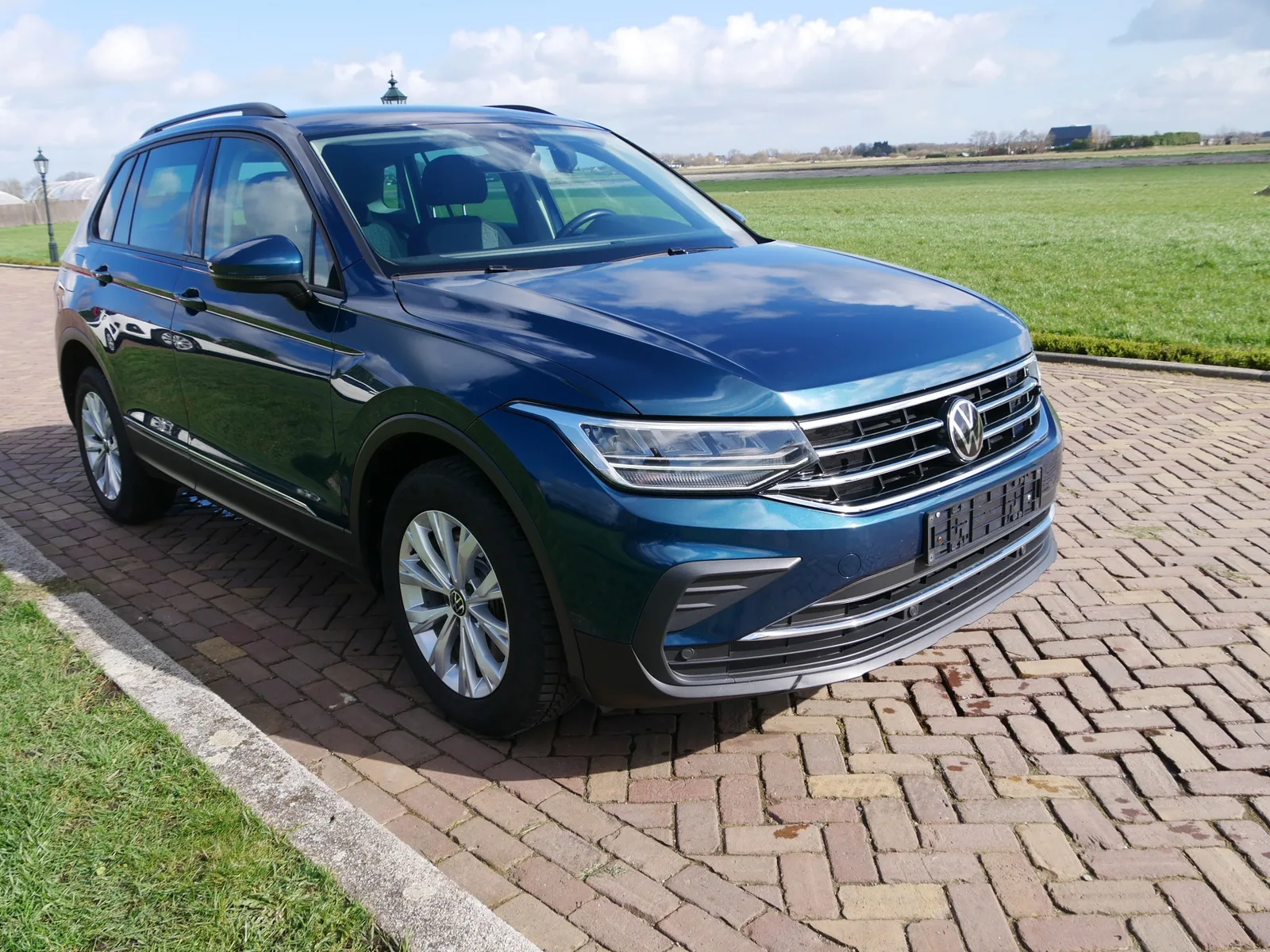 Volkswagen Tiguan (2022) — foto 1