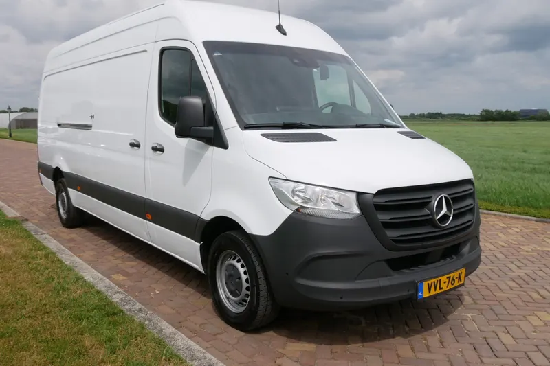 Mercedes-Benz Sprinter (2023)