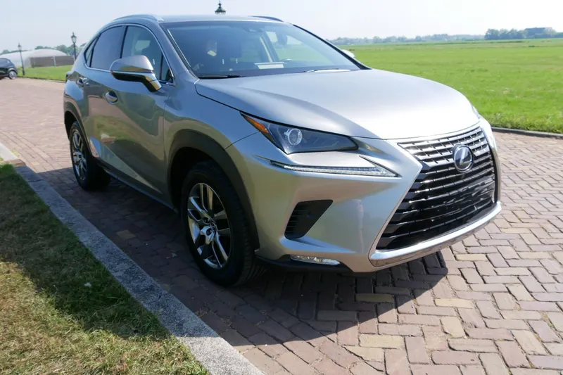 Lexus NX (2020)