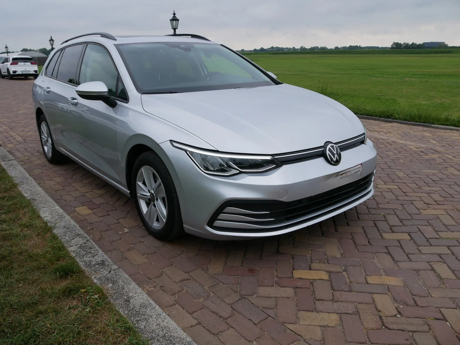 Volkswagen Golf (2021) — foto 1