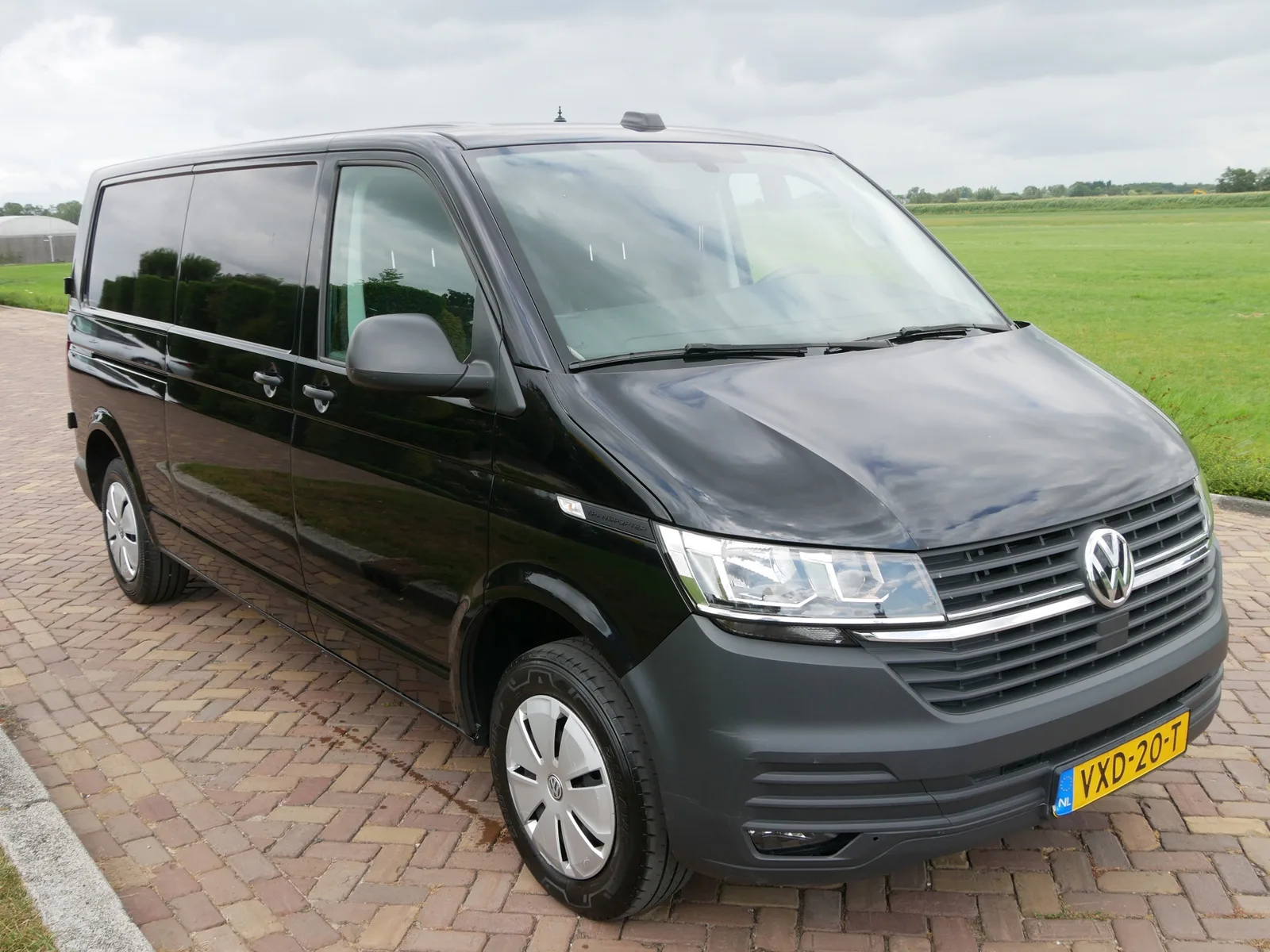 Volkswagen Transporter (2023) — foto 1