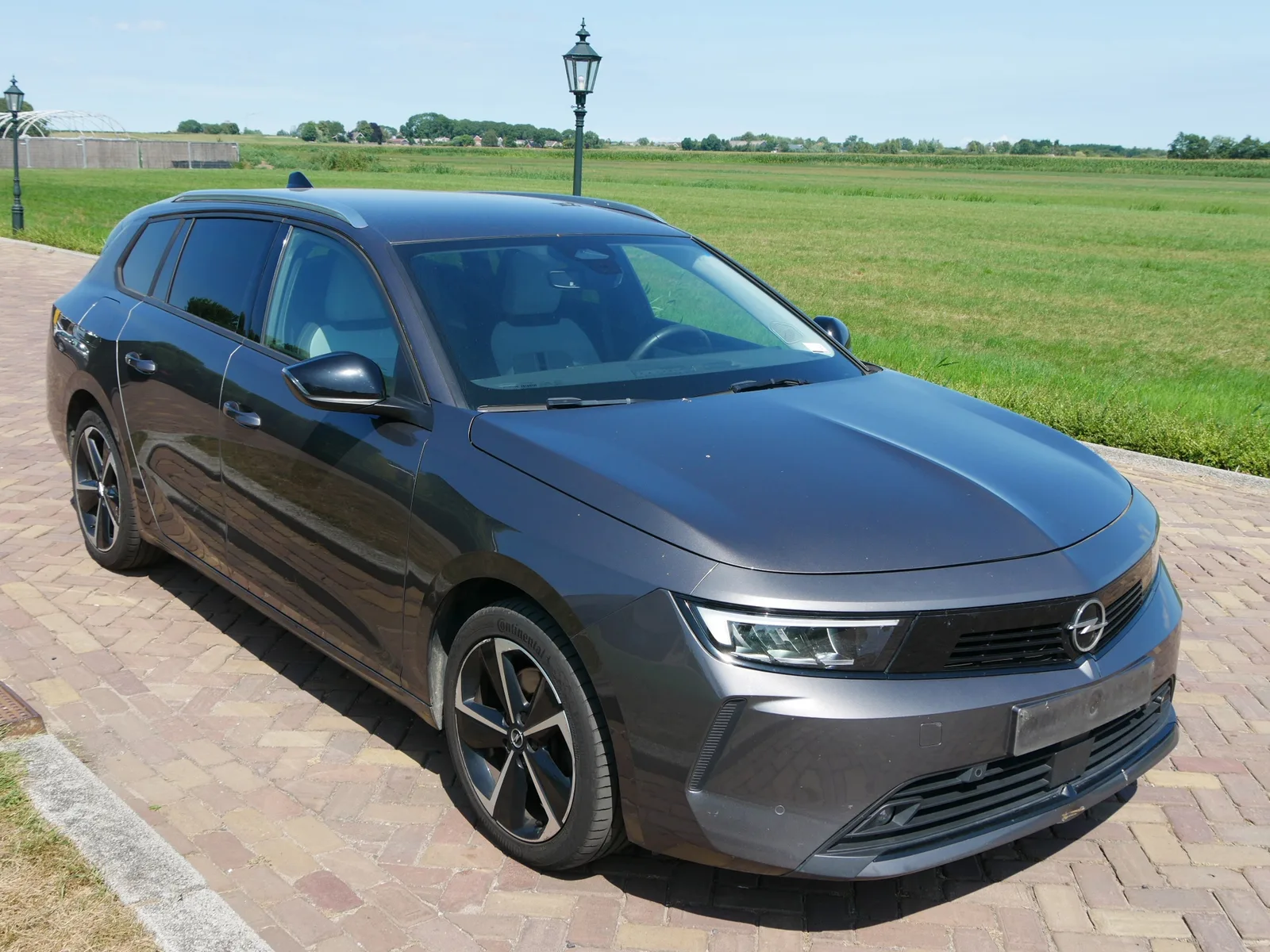 Opel Astra (2023) — foto 1