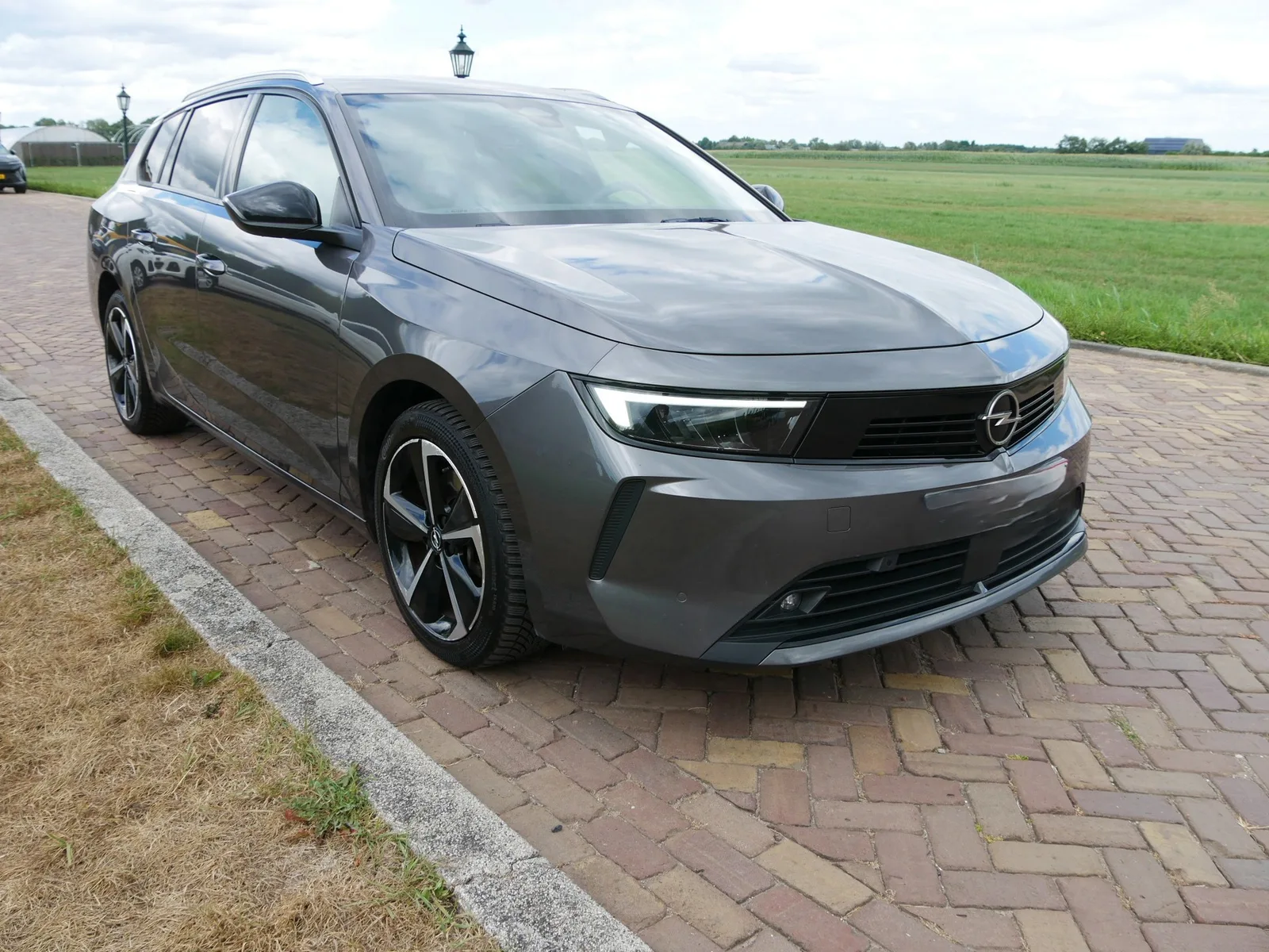 Opel Astra (2023) — foto 1