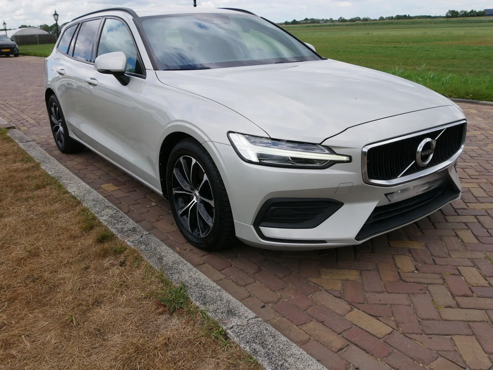 Volvo V60 (2019) — foto 1