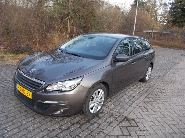 Peugeot 308 (2015) — foto 1